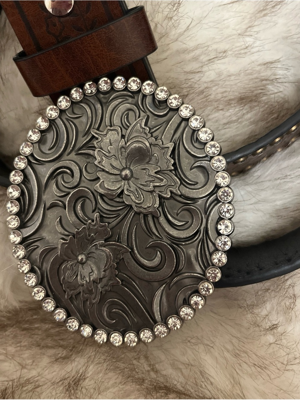 Floral Engraved Oval Accent Buckle in Gunmetal with Crystal Edge